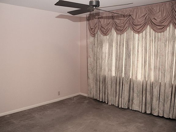 4th image of 2207 Bedford Dr