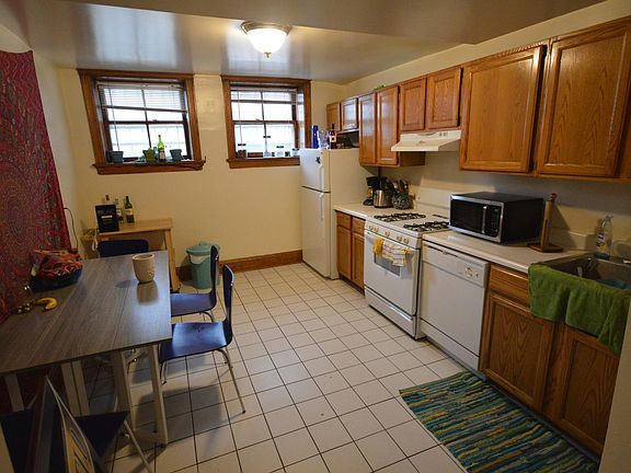 2nd image of 854 W Waveland Ave #G