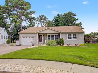 30 Bugle Ct, Toms River, NJ 08757