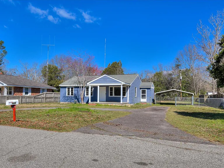 302 Burgess Dr — Photo 4