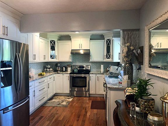 5th image of 218 Moonlite Ave