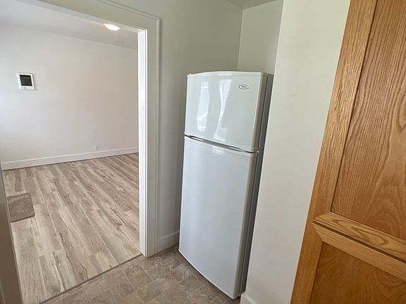 5th image of 630 W 10th Ave Unit B