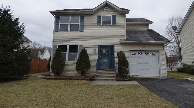 1st image of 15 Holly Dr