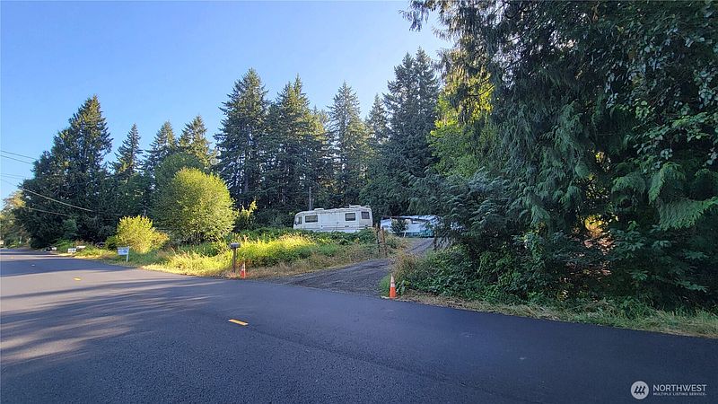 4th image of 5012 Rural Road SW