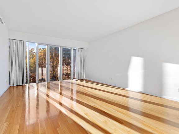 3rd image of 122 Greenwich Ave APT 9
