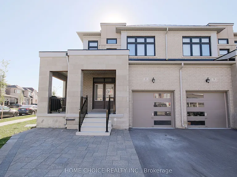 32 Ferragine Cres — Photo 1