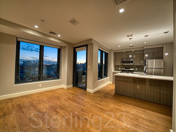 3rd image of 2718 Hoyt Ave S APT 4C