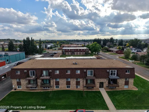 679 19th St W APT 9, Dickinson, ND 58601