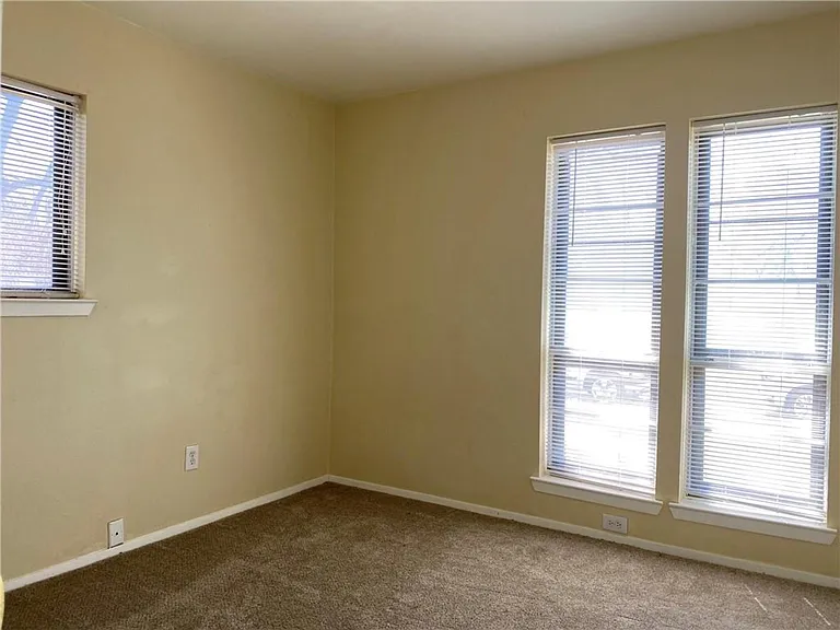 2231 Palmera Cv — Photo 12