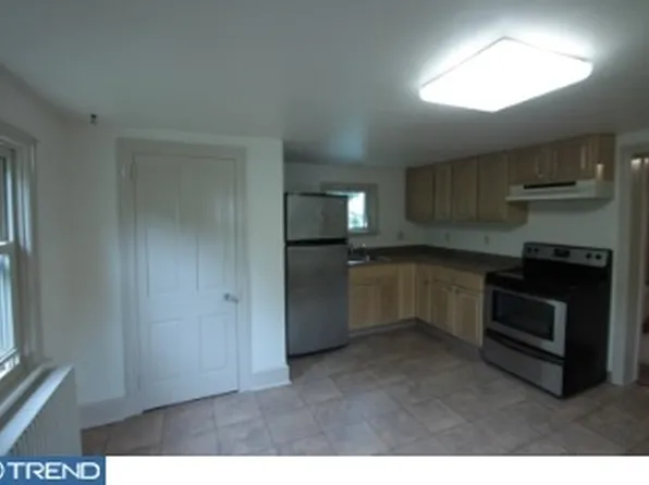 1843 Perkiomenville Rd, Green Lane, PA 18054