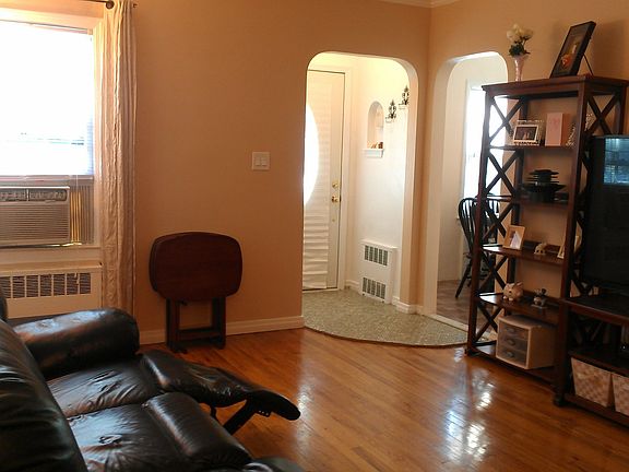 2nd image of 106 Maple Dr W