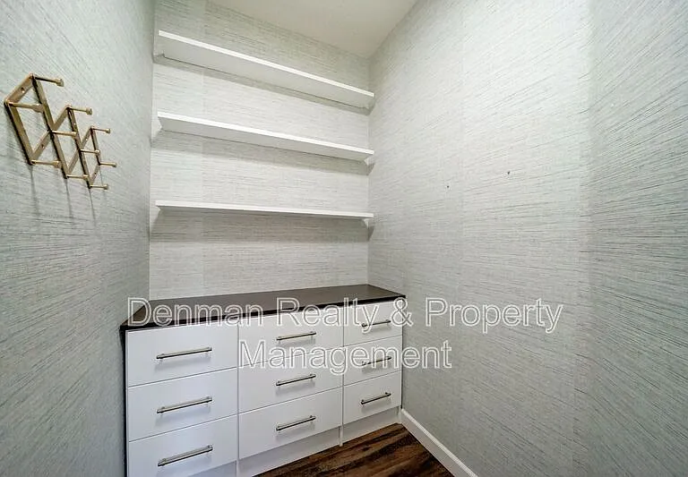 1357 N Drexel — Photo 24