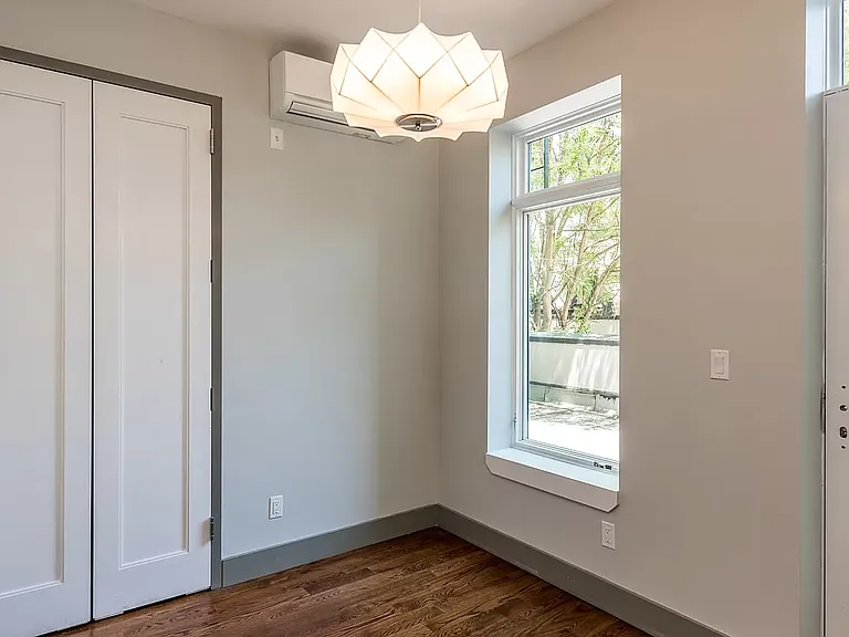 169 N 7th St #2L — Photo 6