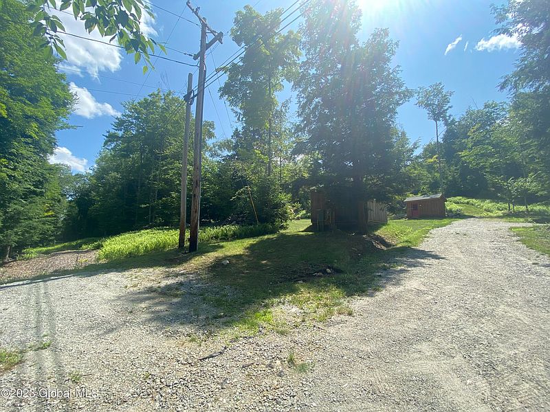 5th image of 493 Bowen Hill Road