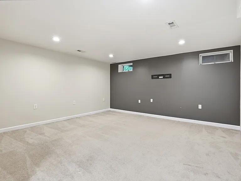 57 Shrewsbury Ct — Photo 26
