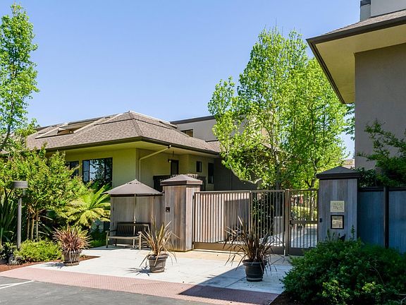 5th image of 2140 Santa Cruz Ave APT D204