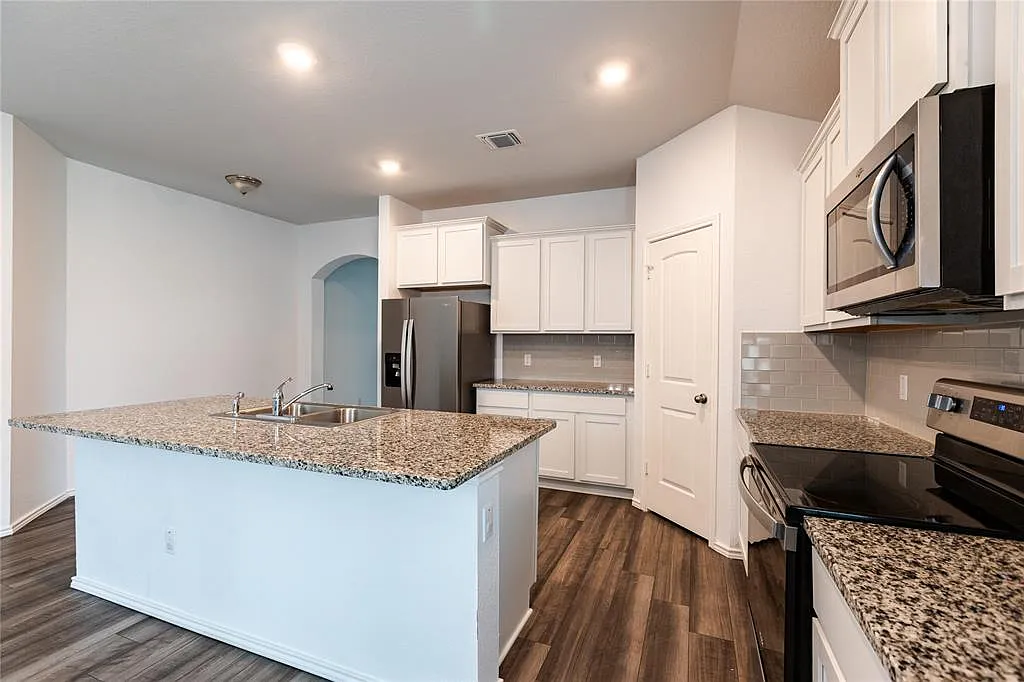 3 bed, 2.0 bath, 2121 sqft, $2,000 — Photo 4