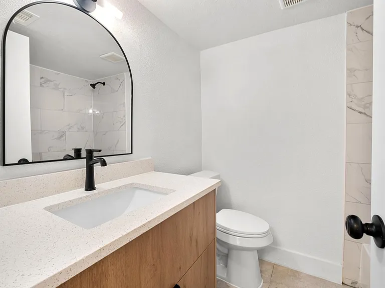 CrestHaus Apartments — Photo 38