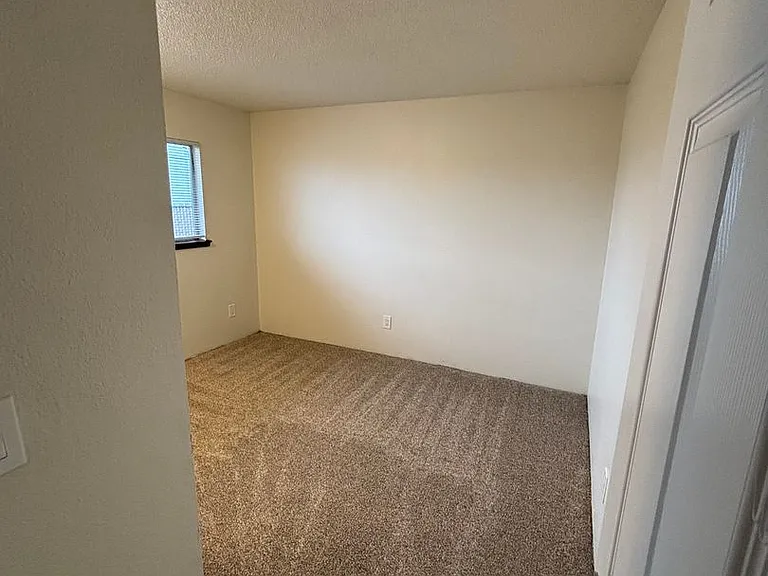 1 Bedroom 1 Bathroom at Hollywood Park Apartments — Photo 27
