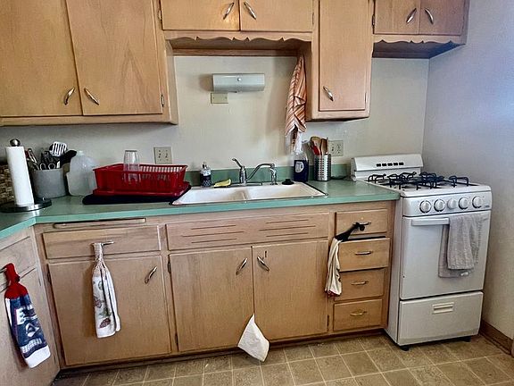 5th image of 3281 N Oakland Ave APT 4
