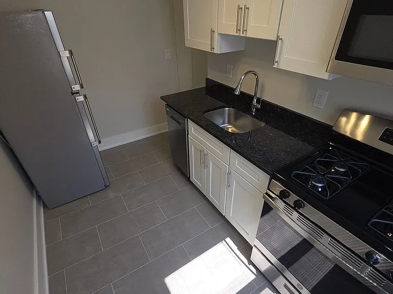 37 Hague St — Photo 1