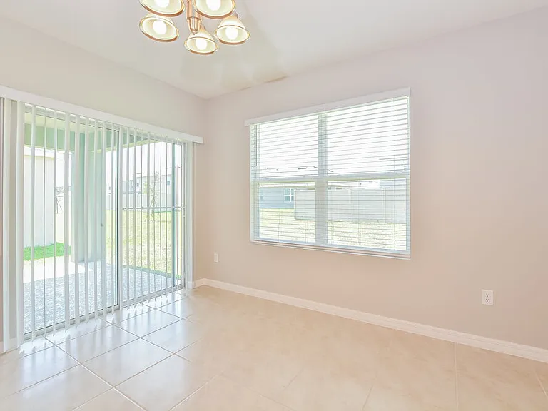 3905 Crimson Clover Dr — Photo 9