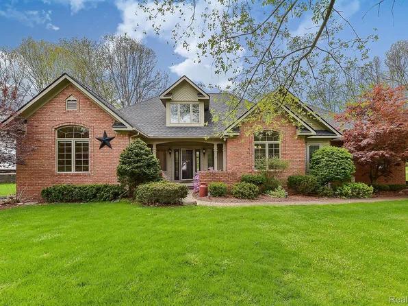 10630 E Splitstone, Pinckney, MI 48169