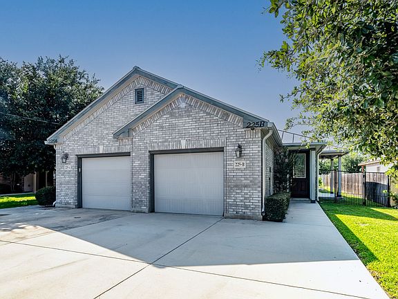 2nd image of 225B Anne Louise Dr