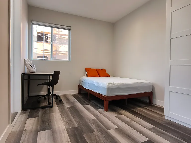 1280 W 37th Pl #B2B3 — Photo 31
