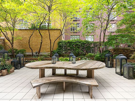 3rd image of 124 W 23rd St APT 2A