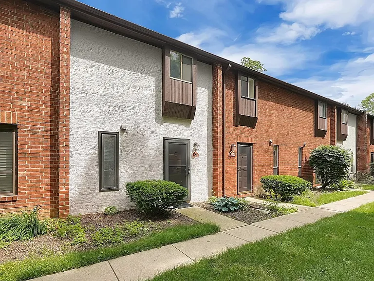 103 Lancelot Ln — Photo 2