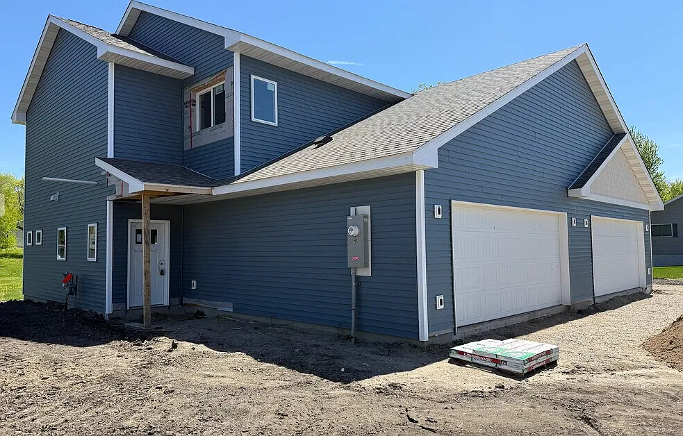 3 bed, 2.5 bath, 1434 sqft, $1,950 — Photo 2