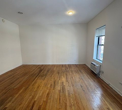 4th image of 300 1/2 E 65th St APT 4A