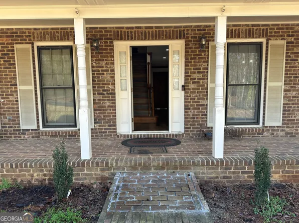 6980 Oak Leaf Dr, Fairburn, GA 30213