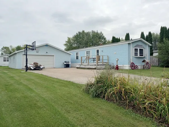 N5922 Derby Ln, Cecil, WI 54111