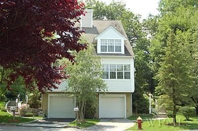 2nd image of 40 Tall Tulip Ln
