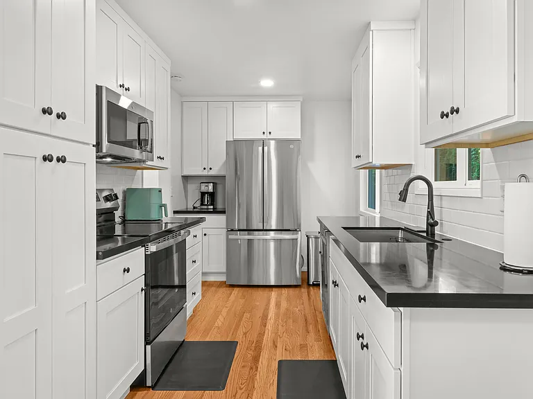 427-429 NE 84th Ave — Photo 8