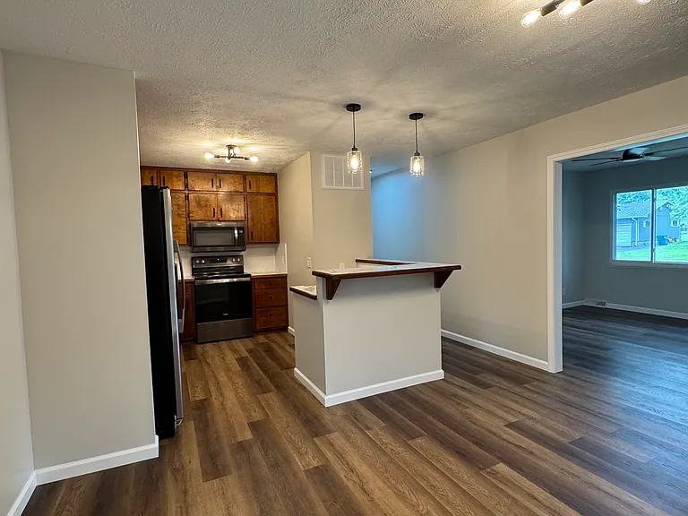2230 N Aline Ave — Photo 15