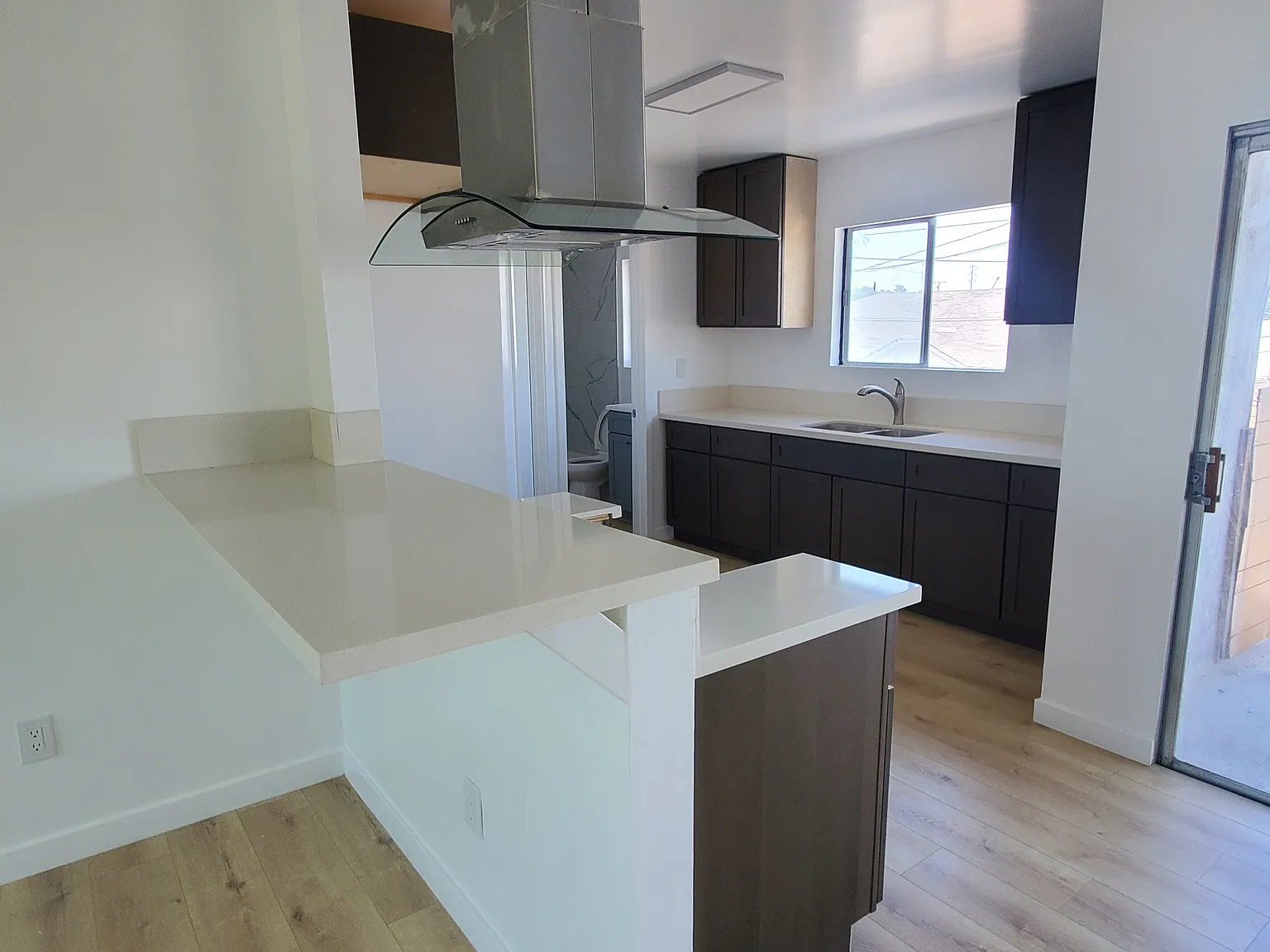 2 bed, 870 sqft, $2,250 — Photo 1