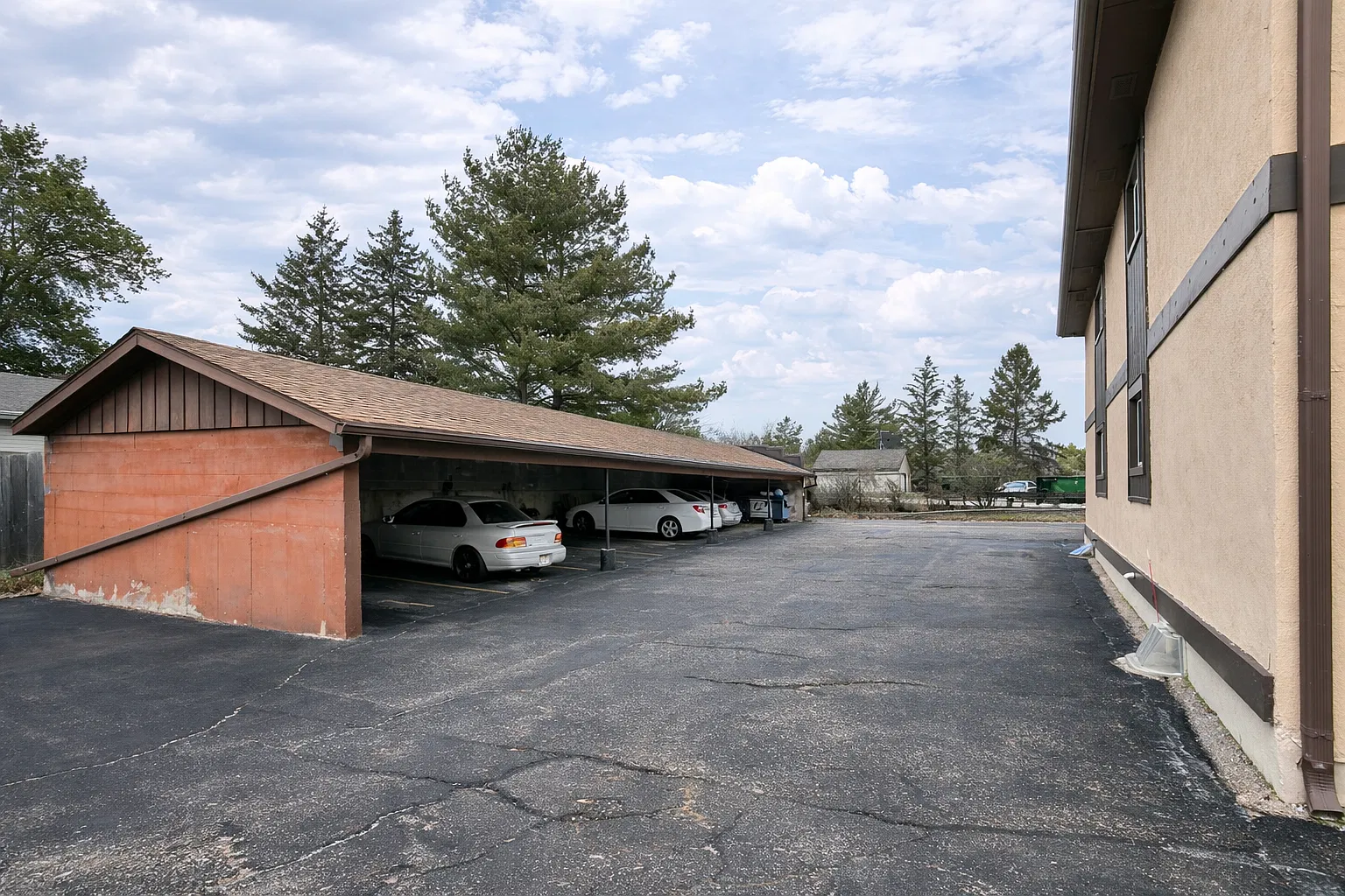 3 Bed, 1 Bath Apartment in Fitchburg, WI — Photo 3