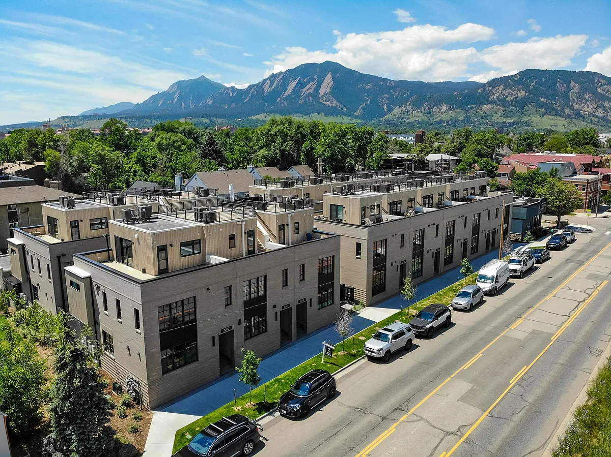 Photo 2 of 29 - 2118 Pearl St #B - Boulder, CO Building Photo - 2118 Pearl St #B