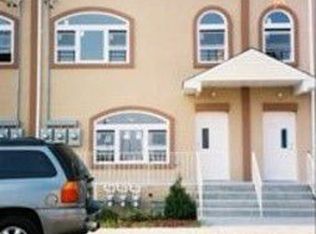 2922 Lewmay Rd, Far Rockaway, NY 11691