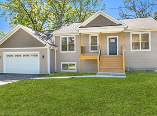 12389 W Quassey Ave, Lake Bluff, IL