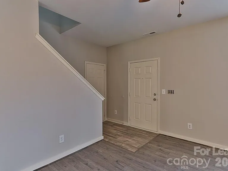 8946 Chalkstone Rd — Photo 16