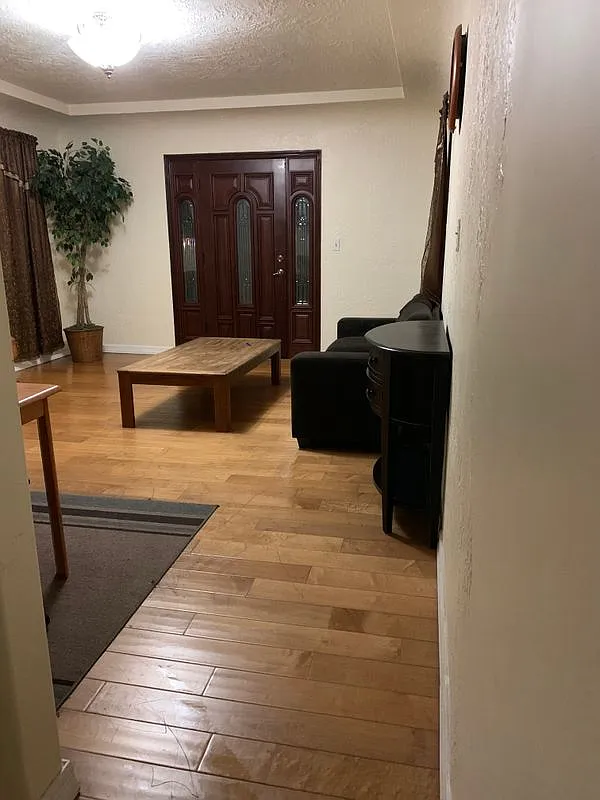 1 bed, 1.0 bath, 1100 sqft, $1,400 — Photo 2