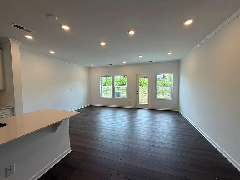 425 Venetian Dr — Photo 17