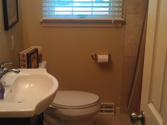 4th image of 8116 W 92nd St