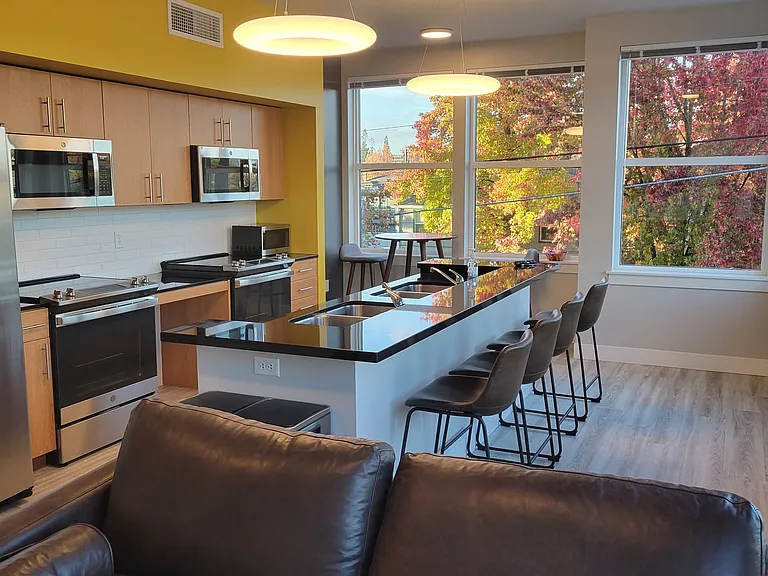 Ferry Street Flats - Modern Studios and Lofted units right by campus! — Photo 29
