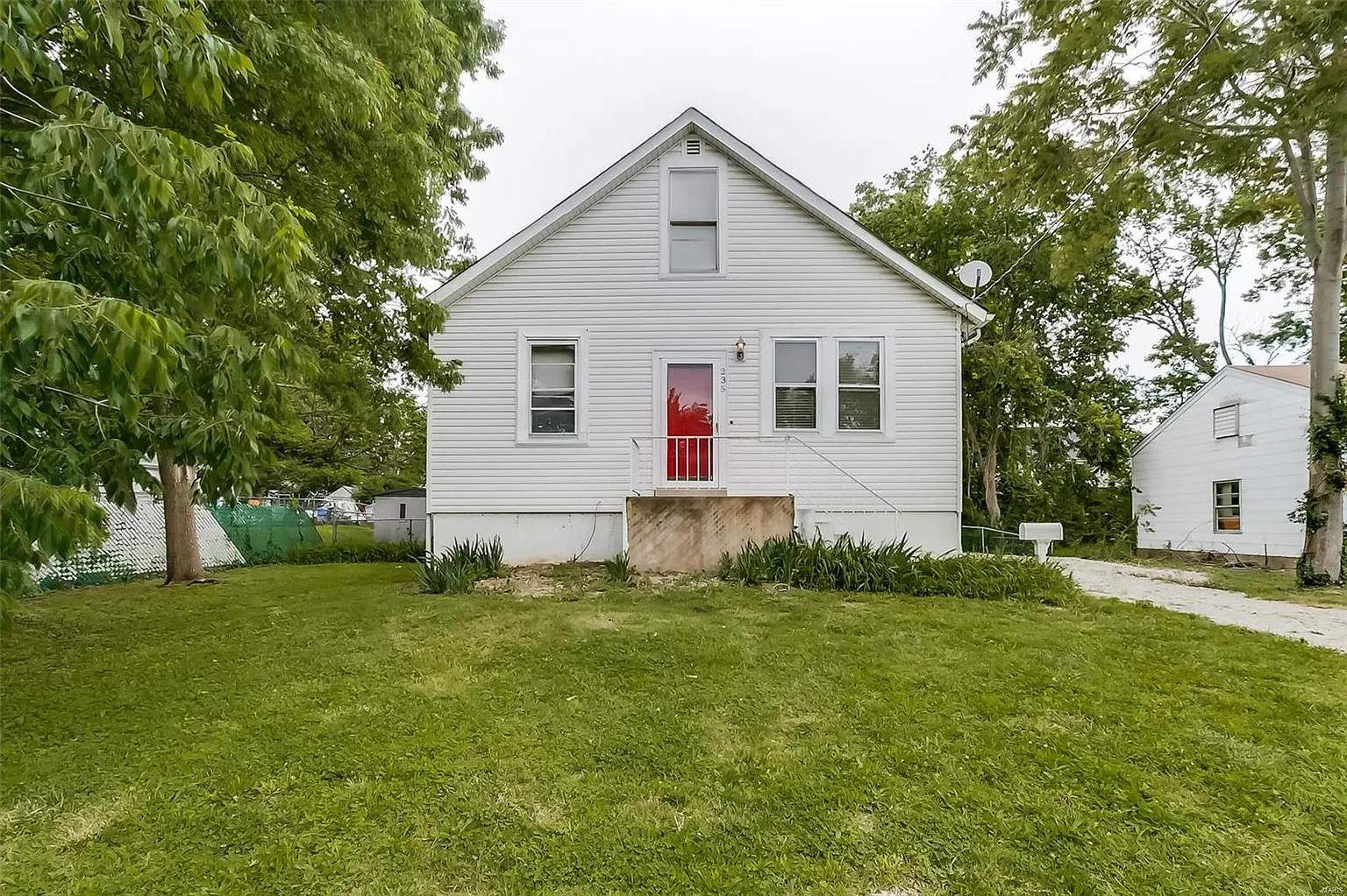 235 Midway Ave photo 1