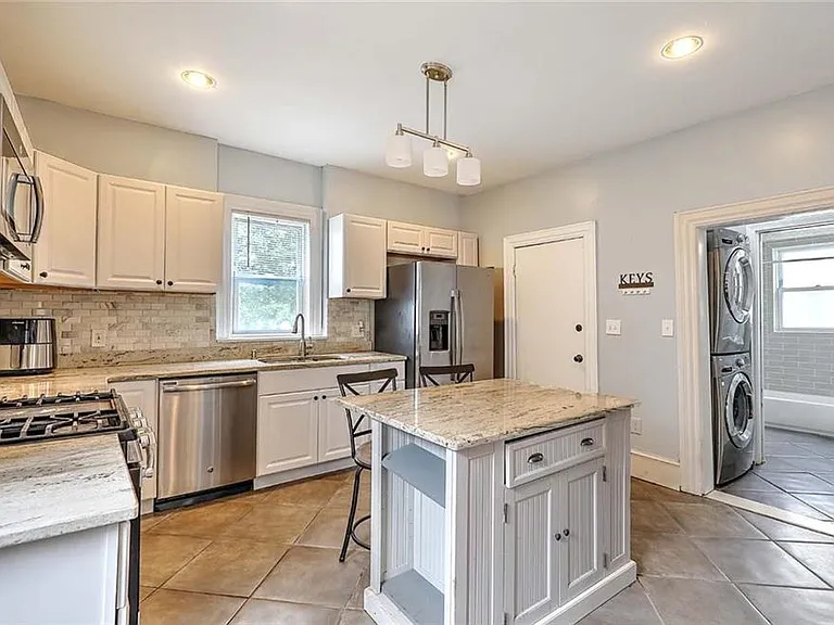 16 Duncan Ave #1 — Photo 2